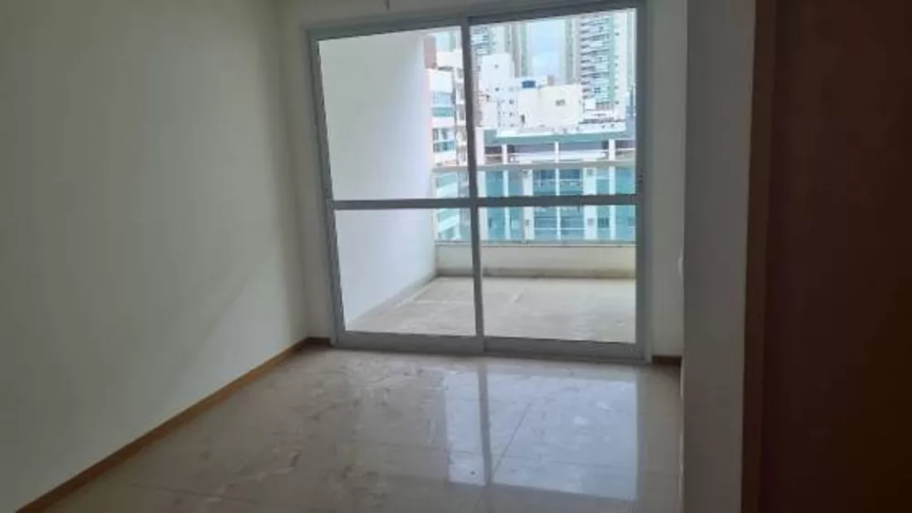 Apartamento à venda com 2 quartos, 65m² - Foto 2