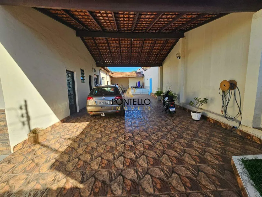Casa, 5 quartos, 229 m² - Foto 1