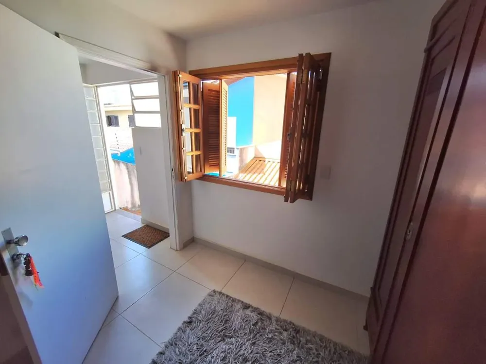 Casa, 5 quartos, 193 m² - Foto 1