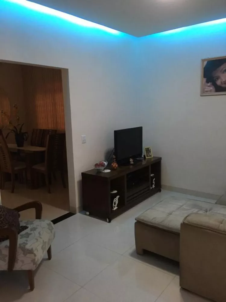 Casa à venda com 2 quartos, 360m² - Foto 2