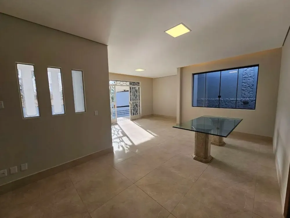 Casa, 3 quartos, 282 m² - Foto 1