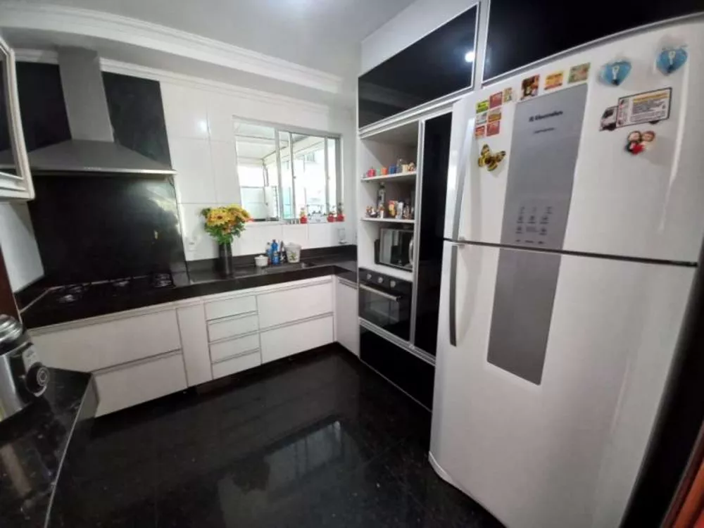 Apartamento à venda com 3 quartos, 27m² - Foto 6