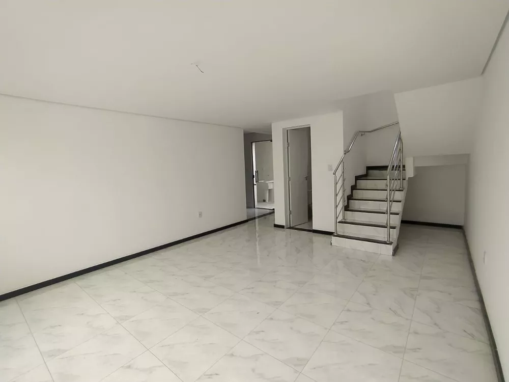 Casa à venda com 3 quartos, 120m² - Foto 4