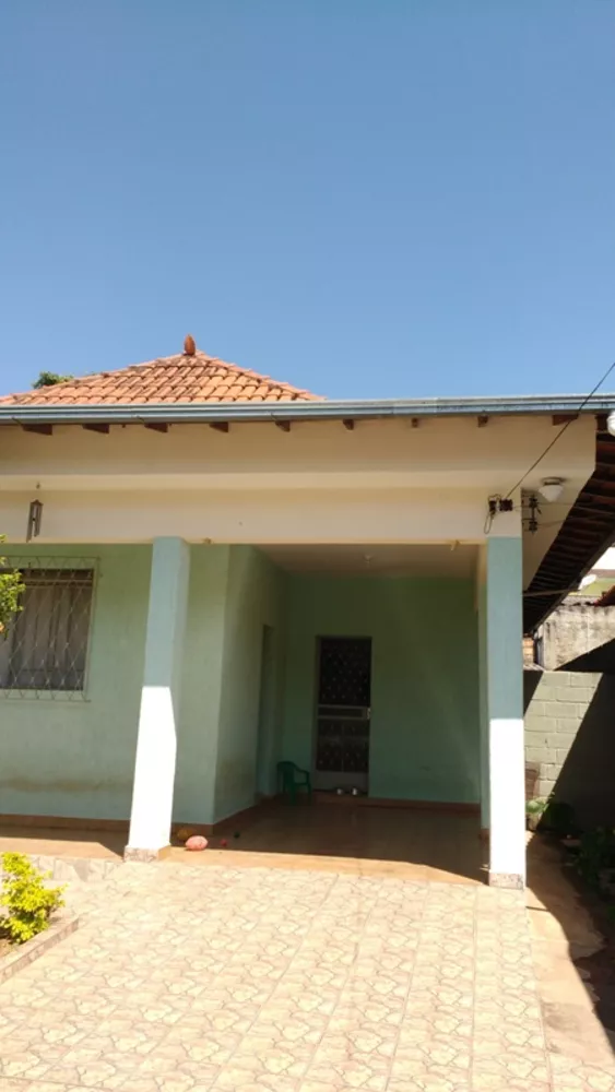 Casa à venda com 3 quartos, 120m² - Foto 1