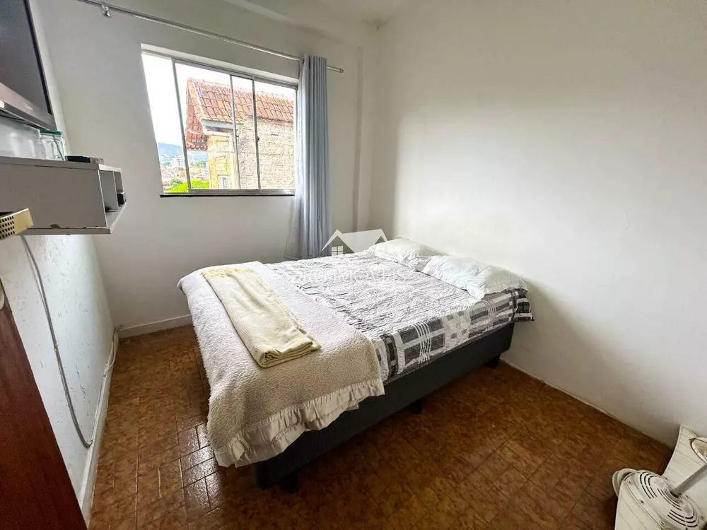 Casa à venda com 3 quartos, 360m² - Foto 4