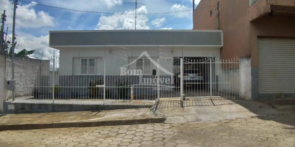 Casa, 3 quartos, 200 m² - Foto 1