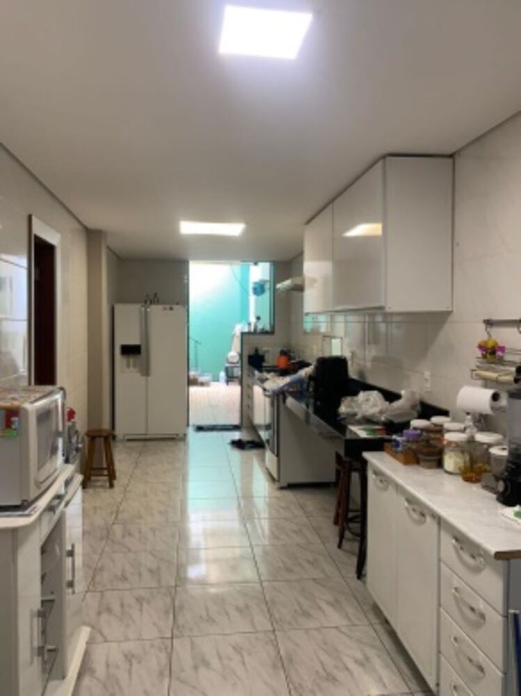 Casa à venda com 3 quartos, 210m² - Foto 12