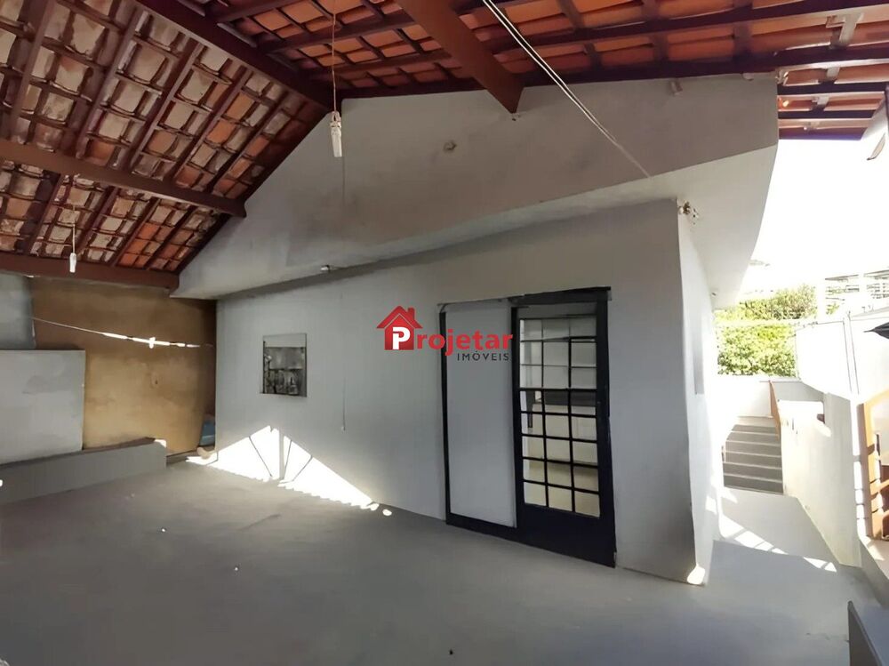 Casa à venda com 3 quartos, 205m² - Foto 1