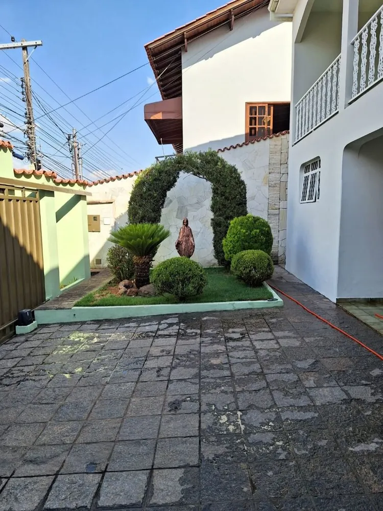 Casa, 4 quartos, 253 m² - Foto 1