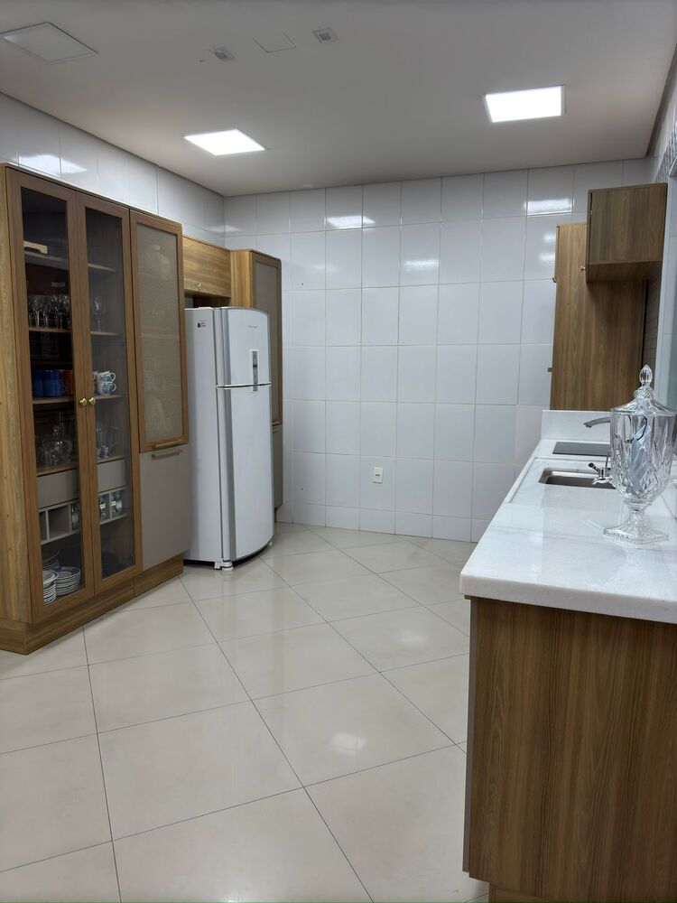 Casa à venda com 3 quartos, 200m² - Foto 1