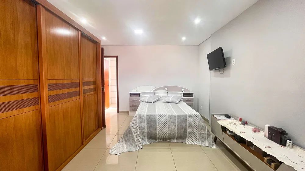 Casa, 3 quartos, 201 m² - Foto 2