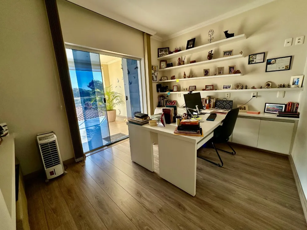 Casa, 4 quartos, 315 m² - Foto 1
