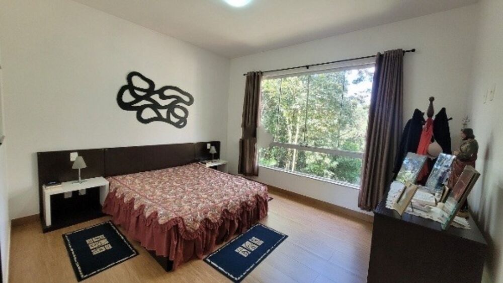 Casa à venda com 3 quartos, 221m² - Foto 4