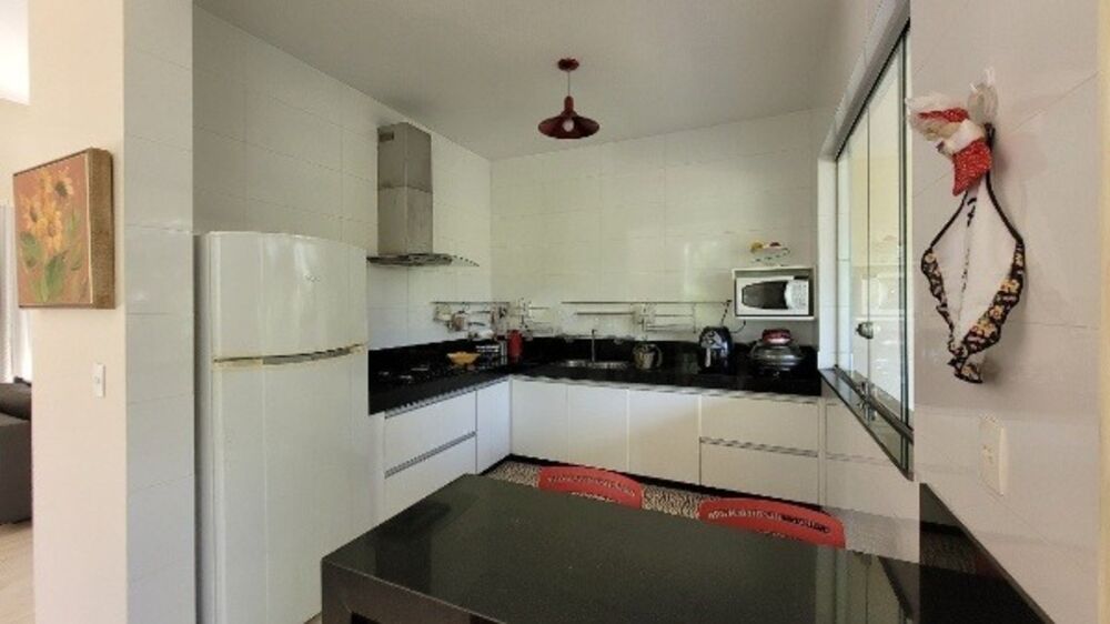 Casa à venda com 3 quartos, 221m² - Foto 2