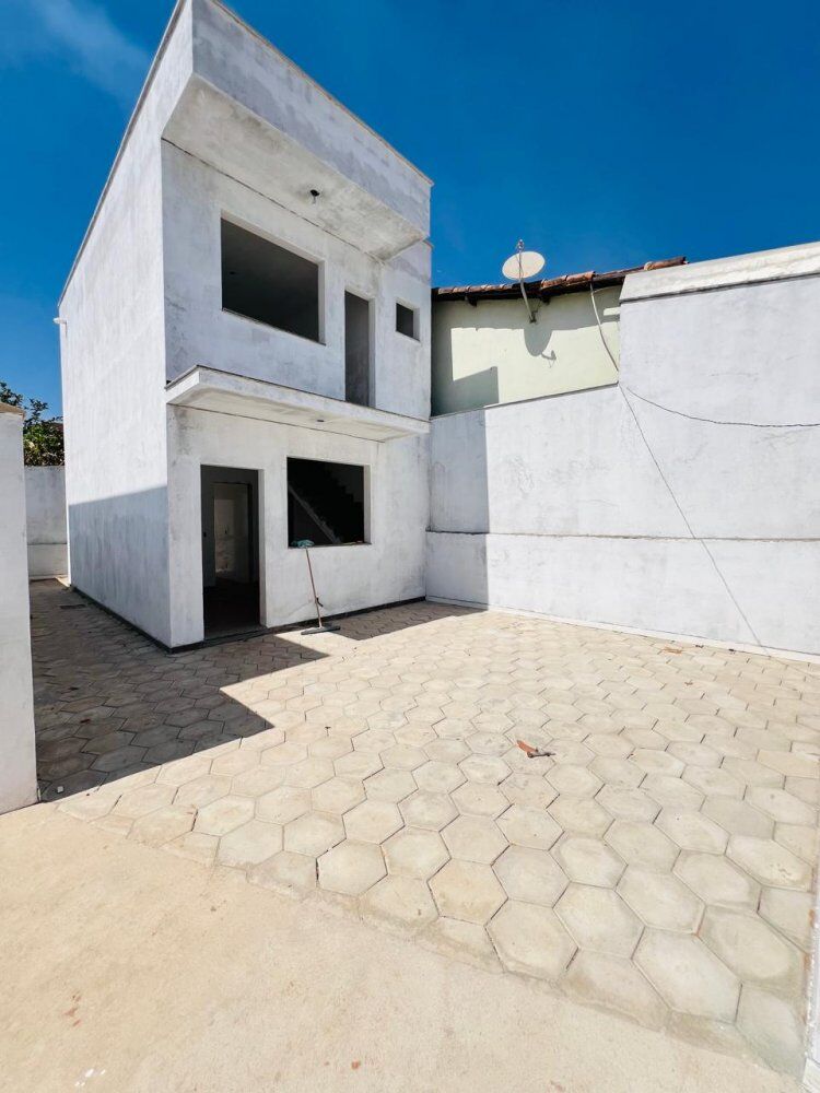 Casa à venda com 2 quartos, 100m² - Foto 1