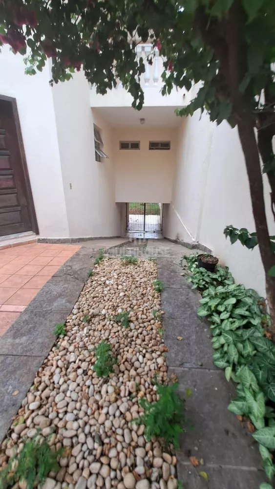 Casa à venda com 5 quartos, 299m² - Foto 2