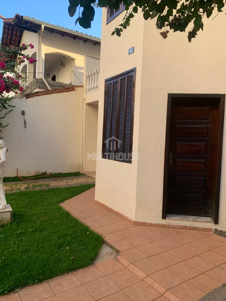 Casa à venda com 5 quartos, 299m² - Foto 1