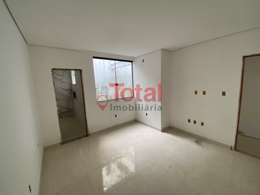 Casa à venda com 3 quartos, 110m² - Foto 4