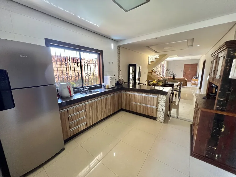 Casa, 4 quartos, 300 m² - Foto 1