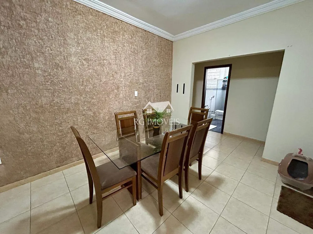 Casa, 3 quartos, 209 m² - Foto 2