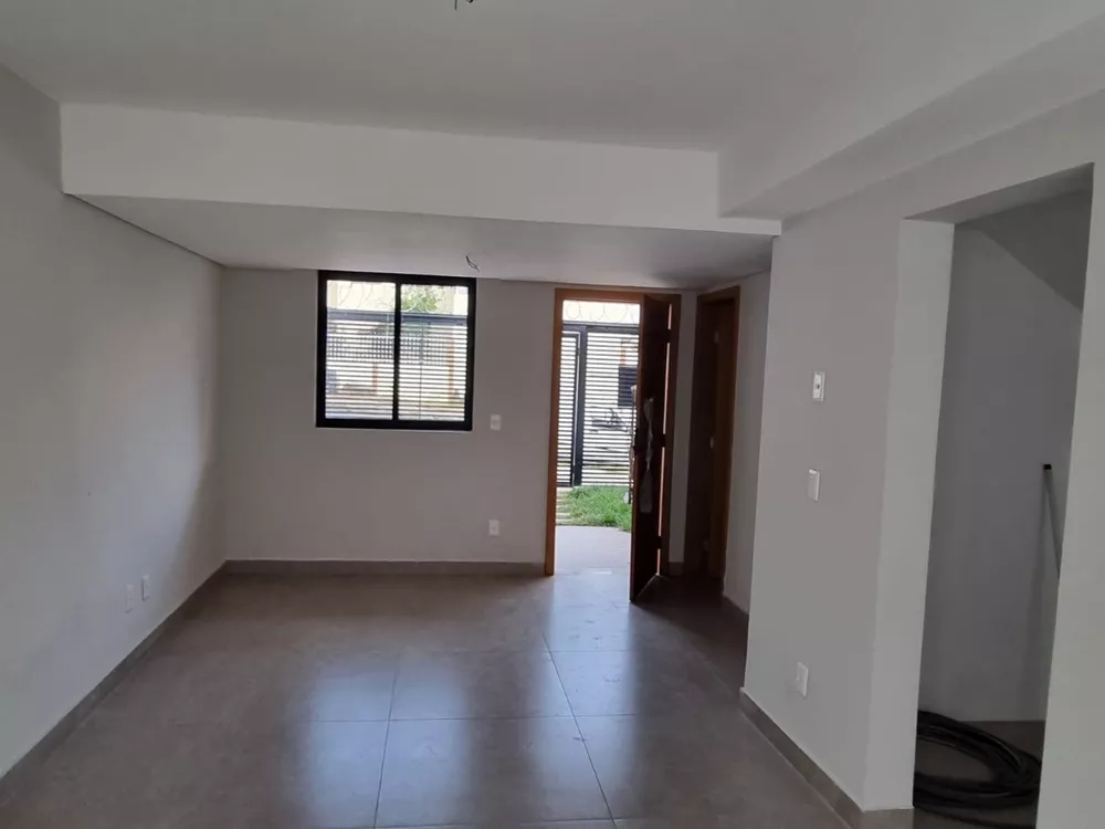 Casa à venda com 3 quartos, 145m² - Foto 1