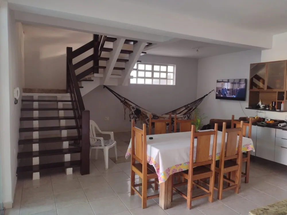 Casa, 4 quartos, 216 m² - Foto 2