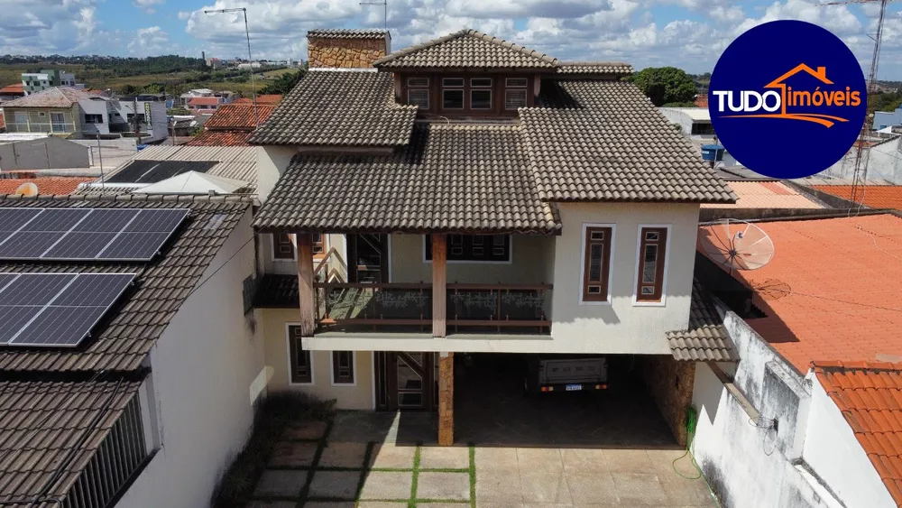 Casa à venda com 5 quartos, 275m² - Foto 2