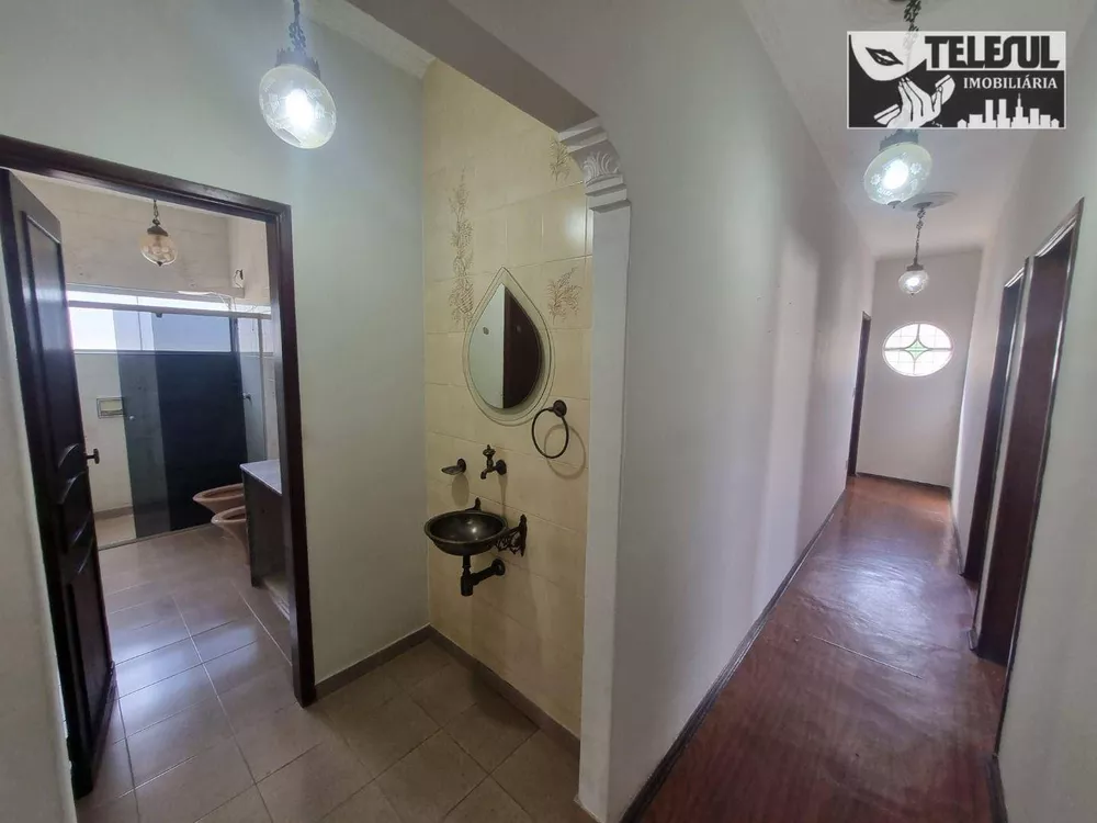 Casa para alugar com 3 quartos, 300m² - Foto 10