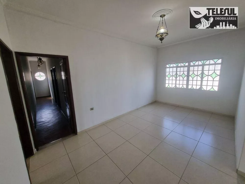 Casa para alugar com 3 quartos, 300m² - Foto 4