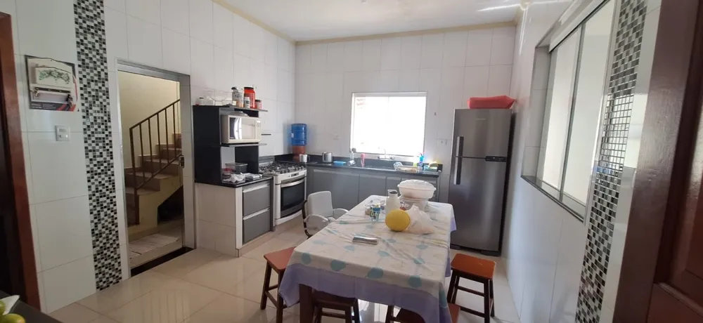 Casa, 3 quartos, 200 m² - Foto 2