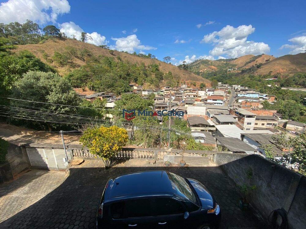 Casa à venda com 5 quartos, 250m² - Foto 1