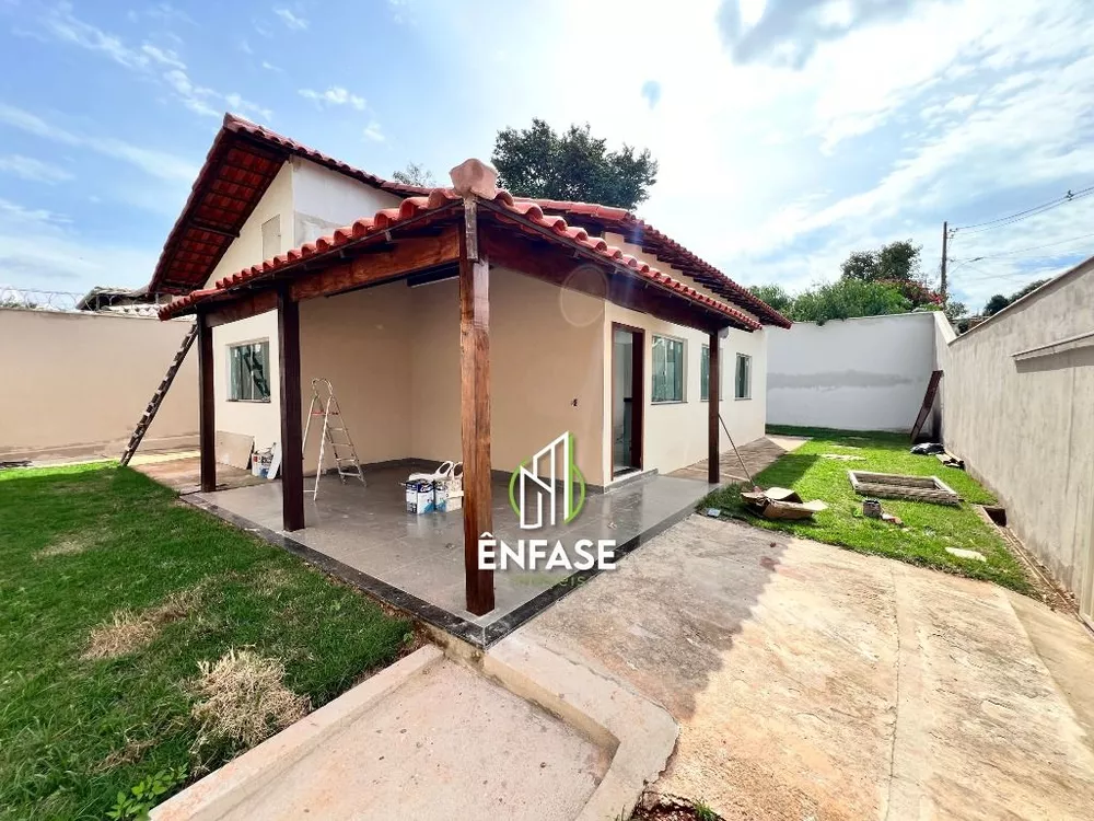 Casa à venda com 3 quartos, 360m² - Foto 1