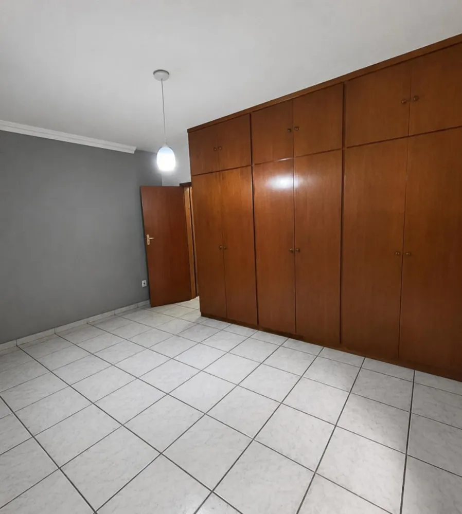Casa, 4 quartos, 260 m² - Foto 2