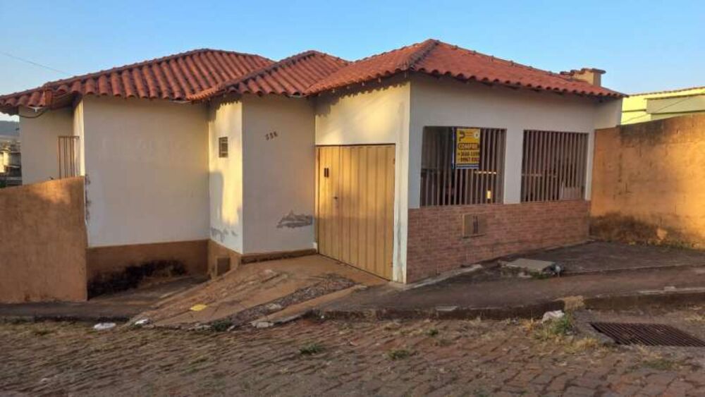 Casa à venda com 3 quartos, 230m² - Foto 1