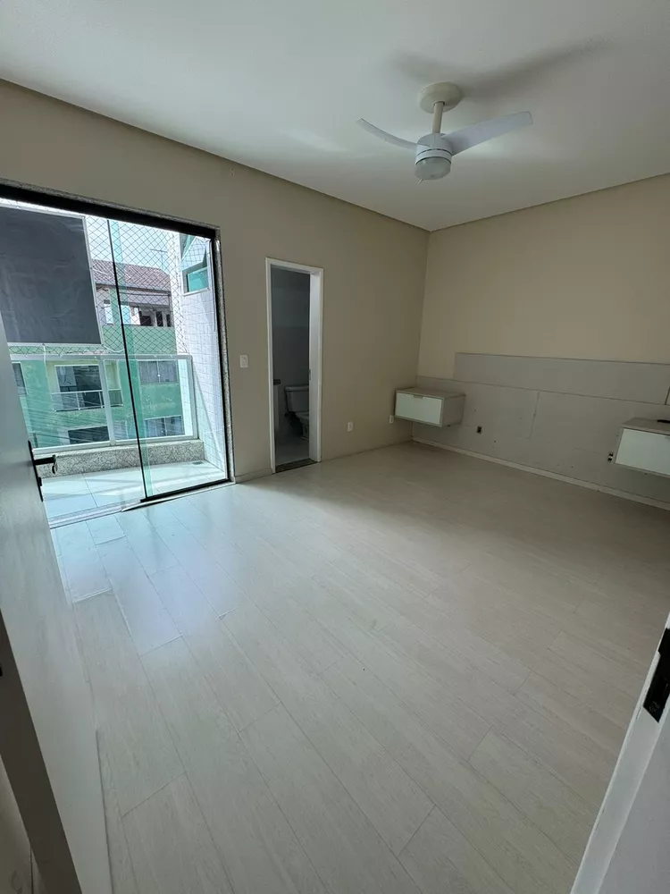 Cobertura à venda com 4 quartos, 220m² - Foto 1