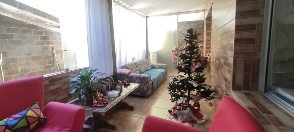 Casa, 2 quartos, 215 m² - Foto 1