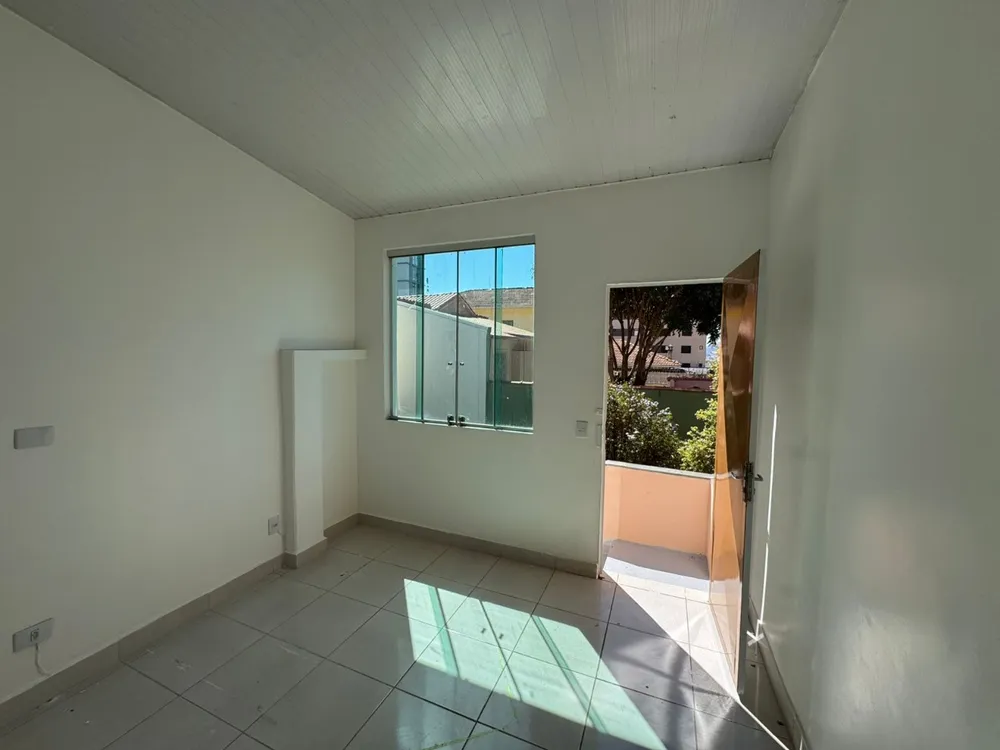 Casa, 4 quartos, 295 m² - Foto 2