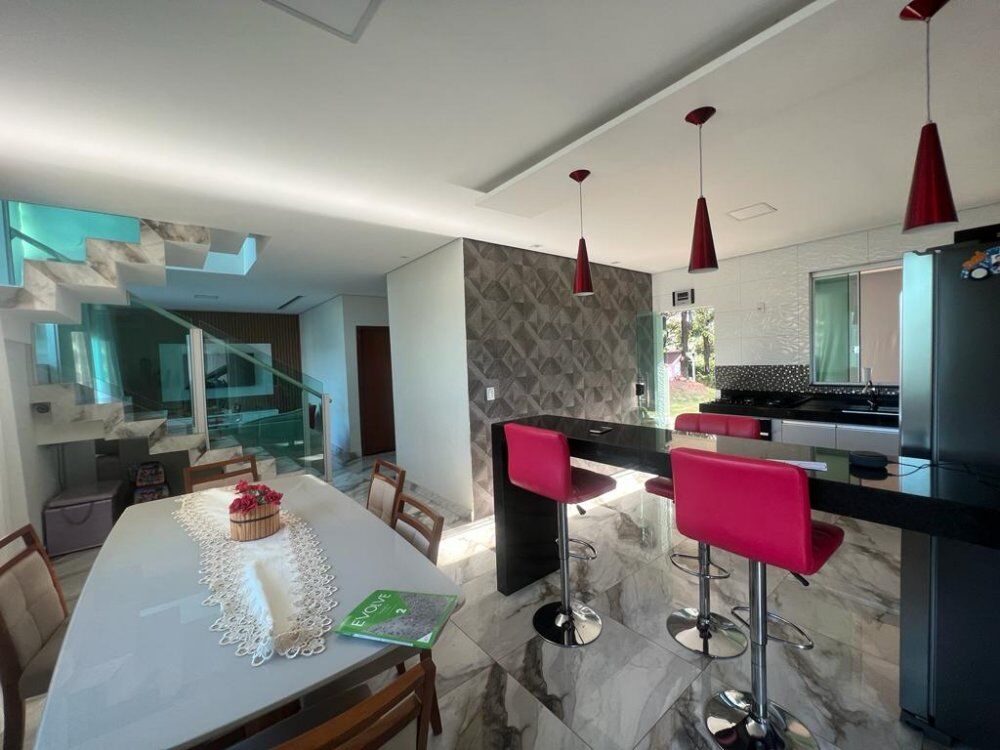 Casa à venda com 3 quartos, 1063m² - Foto 2