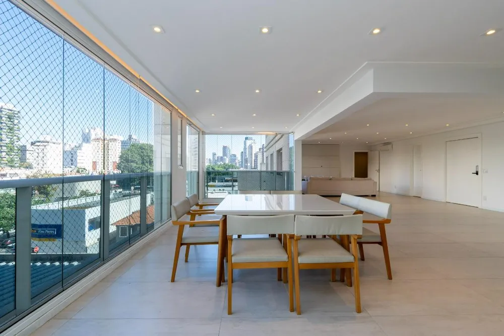 Apartamento, 3 quartos, 236 m² - Foto 2