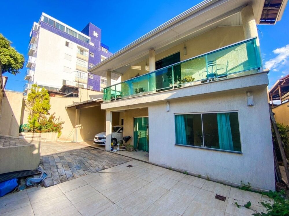 Casa à venda com 4 quartos, 420m² - Foto 1