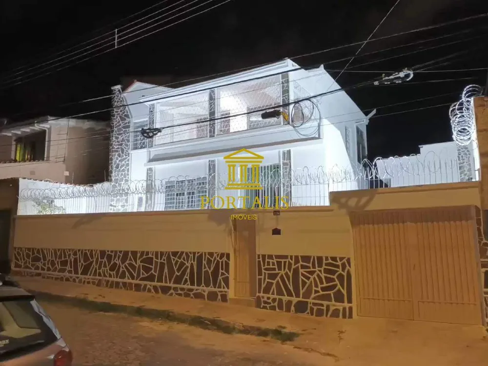 Casa, 6 quartos, 105 m² - Foto 1