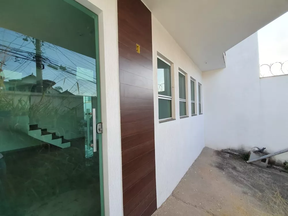 Casa à venda com 3 quartos, 125m² - Foto 1