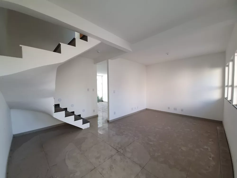 Casa à venda com 3 quartos, 125m² - Foto 2