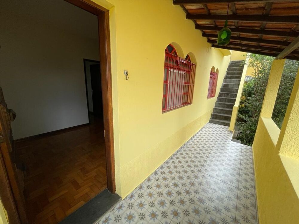 Casa à venda com 3 quartos, 129m² - Foto 2