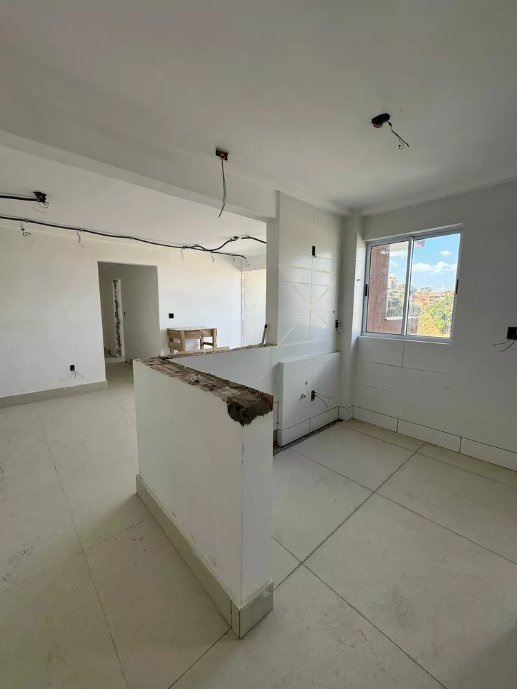 Apartamento à venda com 3 quartos, 173m² - Foto 1