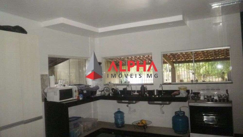 Casa à venda com 3 quartos, 650m² - Foto 2