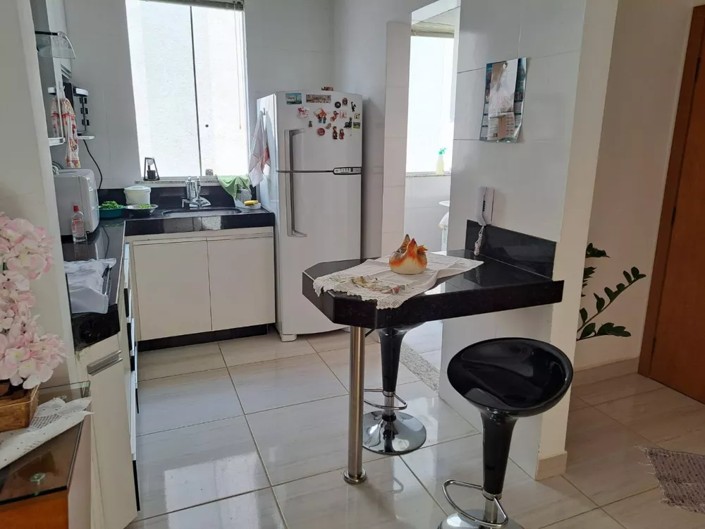 Apartamento à venda com 2 quartos, 64m² - Foto 2