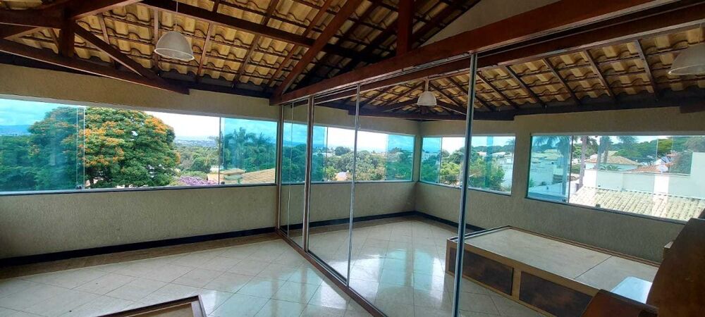 Casa à venda com 4 quartos, 640m² - Foto 2