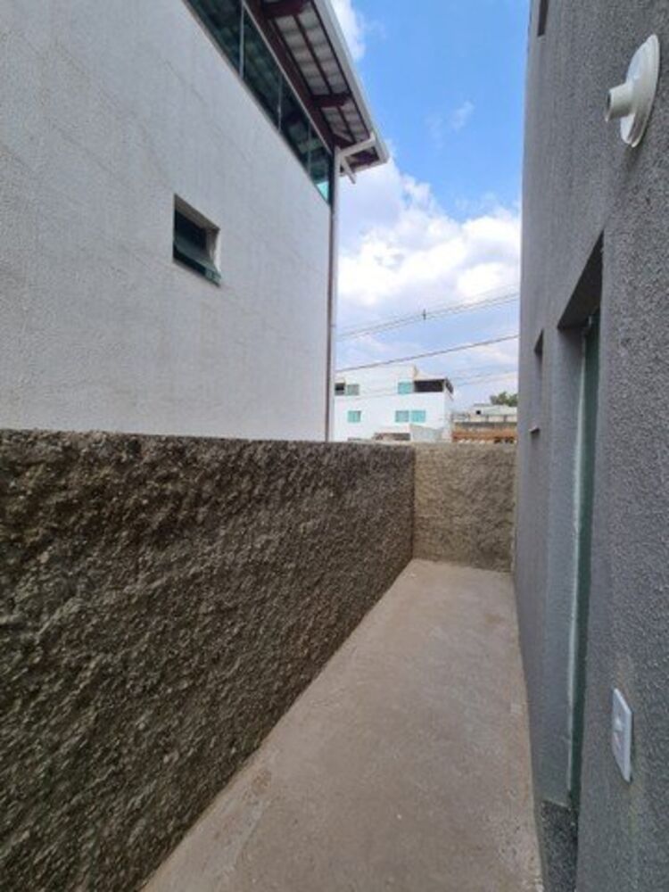 Apartamento à venda com 2 quartos, 65m² - Foto 2