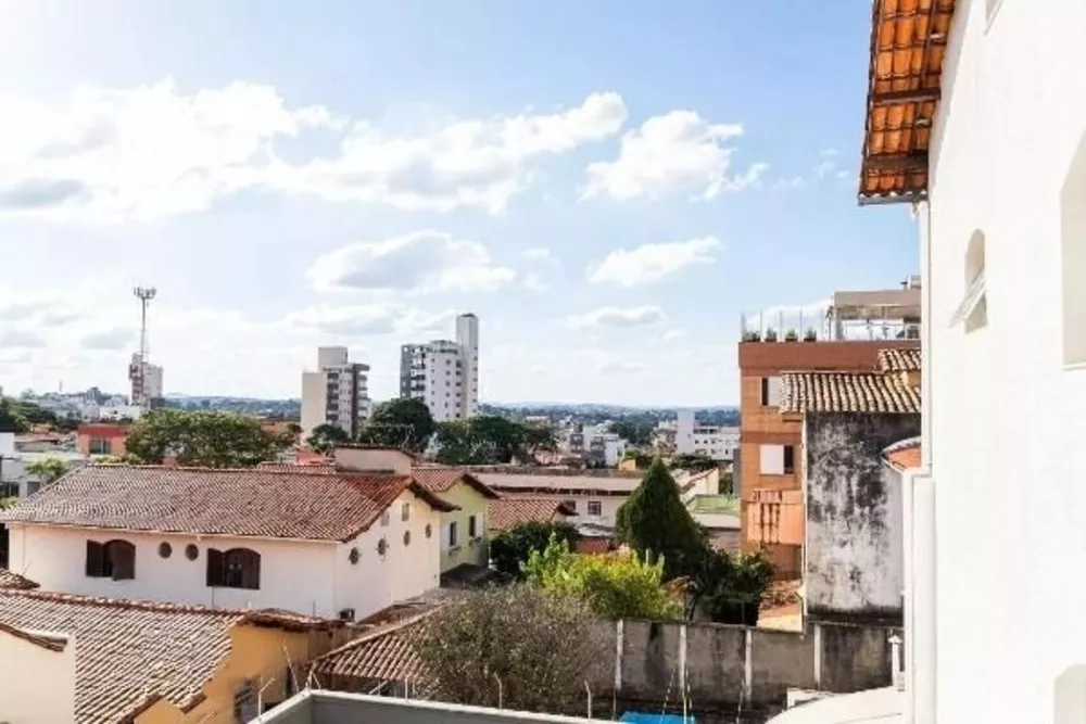 Casa à venda com 4 quartos, 150m² - Foto 1